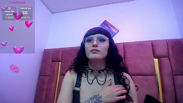 Snapshot of XBODTRIIPX chatting on September 24, 2025, 3:43 am XBODTRIIPX online show from September 24, 2025, 3:43 am