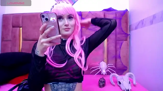 Snapshot of XBODTRIIPX chatting on October 25, 2025, 4:42 am XBODTRIIPX online show from October 25, 2025, 4:42 am