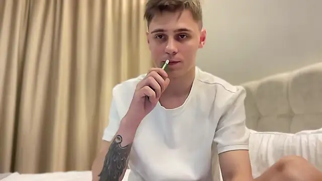 Snapshot of Tyler_Garner chatting on September 13, 2025, 5:24 pm Tyler Garner online show from September 13, 2025, 5:24 pm