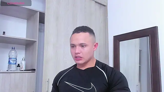 KingLevi01 online show from November 11, 2025, 9:15 pm