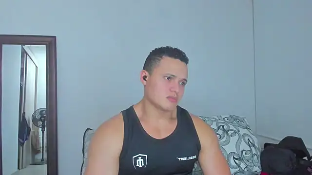 KingLevi01 online show from August 3, 2026, 11:52 pm