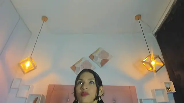 Mia Suarezzz online show from November 5, 2025, 10:32 pm