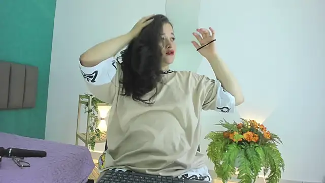 aradia kiss online show from September 15, 2025, 8:42 pm