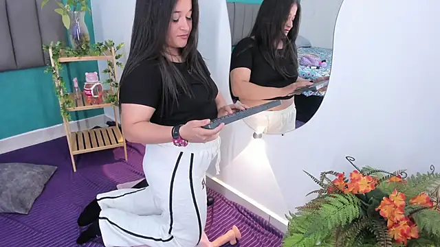 aradia kiss online show from September 27, 2025, 8:25 pm