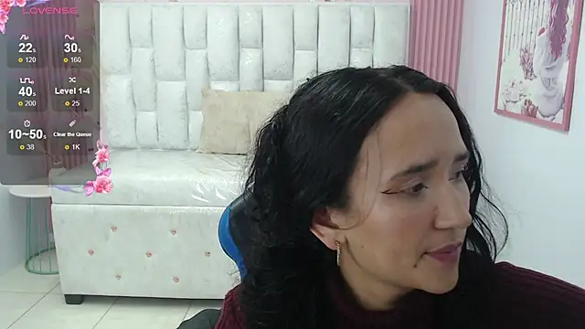 Snapshot of bella_vibess_s chatting on October 25, 2025, 8:14 pm bella vibess s online show from October 25, 2025, 8:14 pm