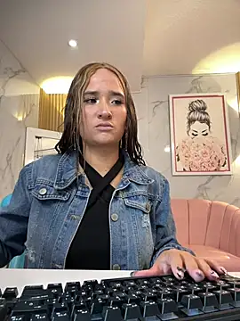 bella vibess s online show from July 25, 2026, 2:42 am