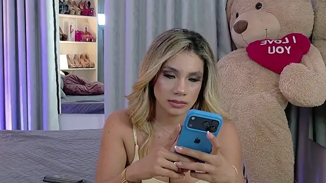 NicoleArmani online show from May 8, 2026, 8:03 pm