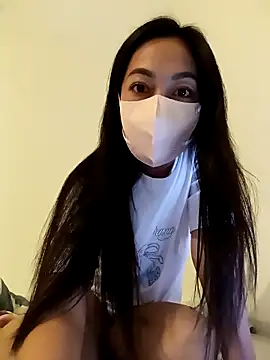 Snapshot of lisa_huynh chatting on September 9, 2025, 11:54 am lisa huynh online show from September 9, 2025, 11:54 am