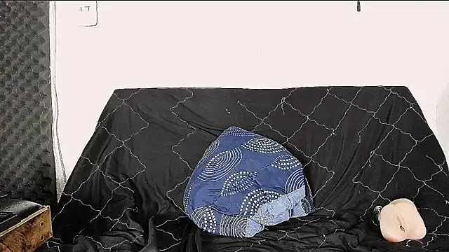 Snapshot of Roobin420 chatting on October 30, 2025, 2:29 pm Roobin420 online show from October 30, 2025, 2:29 pm