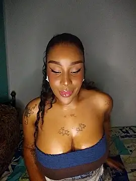 Snapshot of Queen_Amara chatting on February 26, 2026, 4:00 am Queen Amara online show from February 26, 2026, 4:00 am