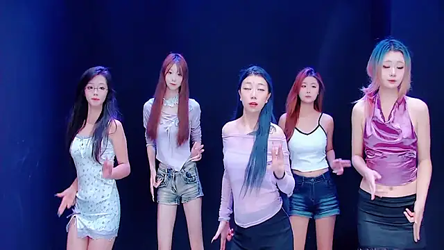 queen-001 online show from September 24, 2025, 10:35 pm