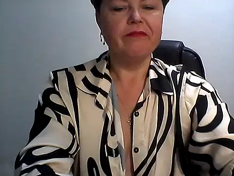 Snapshot of EllaLove2277 chatting on October 19, 2025, 5:08 am EllaLove2277 online show from October 19, 2025, 5:08 am