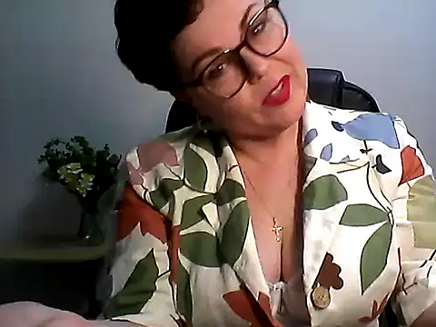 Snapshot of EllaLove2277 chatting on April 18, 2026, 5:28 pm EllaLove2277 online show from April 18, 2026, 5:28 pm