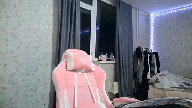 Snapshot of KeicyKlark chatting on October 2, 2025, 6:04 pm KeicyKlark online show from October 2, 2025, 6:04 pm