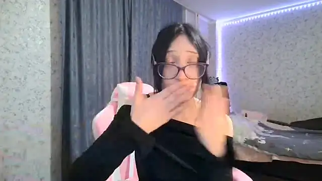 Snapshot of KeicyKlark chatting on October 3, 2025, 6:05 pm KeicyKlark online show from October 3, 2025, 6:05 pm