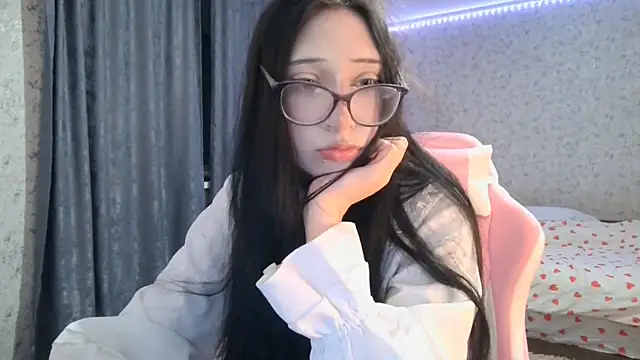 Snapshot of KeicyKlark chatting on October 28, 2025, 6:10 pm KeicyKlark online show from October 28, 2025, 6:10 pm