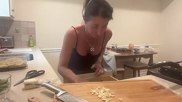 NurseStephania online show from September 29, 2025, 8:13 pm