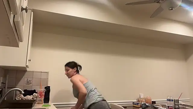 NurseStephania online show from November 27, 2025, 2:13 am