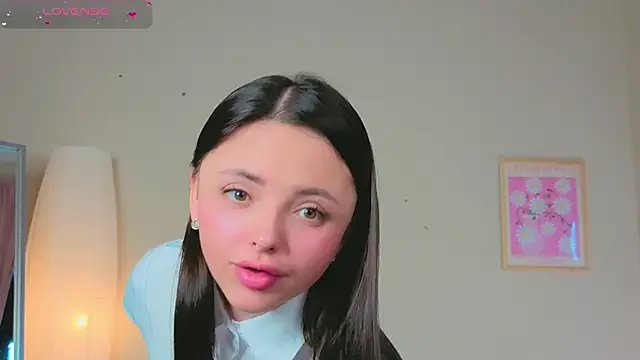 Snapshot of OliviaKis_ chatting on September 17, 2025, 7:10 am OliviaKis  online show from September 17, 2025, 7:10 am