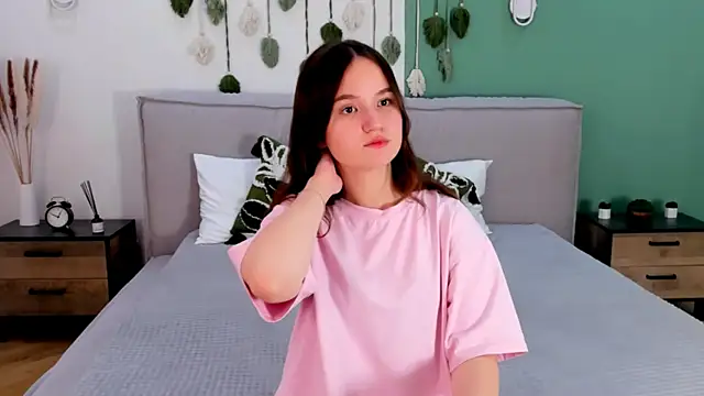 StrawbunnyBite online show from September 13, 2025, 2:28 pm