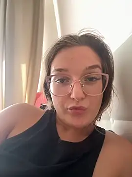 Snapshot of Bellatrisssaa chatting on September 14, 2025, 10:03 am Bellatrisssaa online show from September 14, 2025, 10:03 am