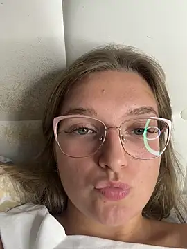 Snapshot of Bellatrisssaa chatting on September 16, 2025, 6:31 pm Bellatrisssaa online show from September 16, 2025, 6:31 pm