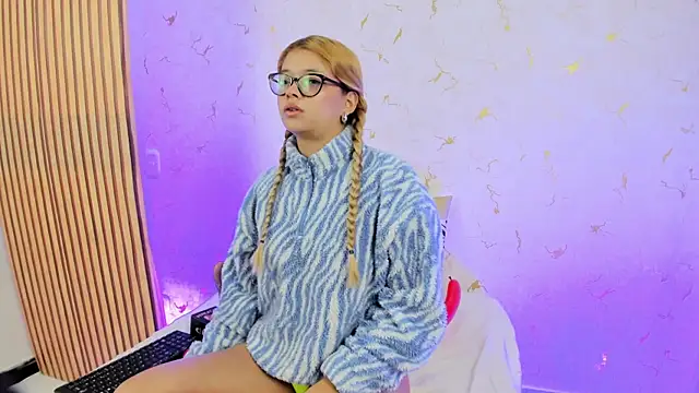 liamonrou online show from September 15, 2025, 12:38 pm