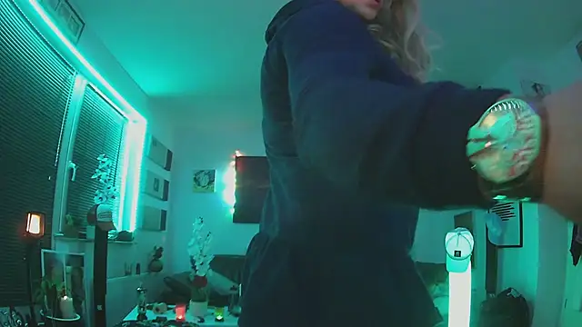 hellgirl1980 online show from October 22, 2025, 8:08 pm