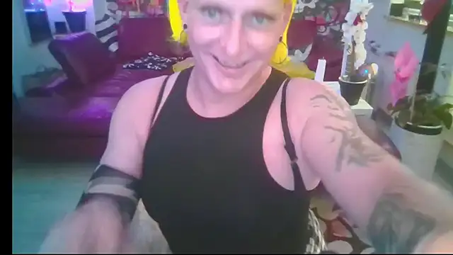 Snapshot of hellgirl1980 chatting on June 30, 2026, 5:14 pm hellgirl1980 online show from June 30, 2026, 5:14 pm
