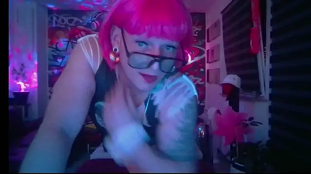 Snapshot of hellgirl1980 chatting on July 2, 2026, 11:22 pm hellgirl1980 online show from July 2, 2026, 11:22 pm
