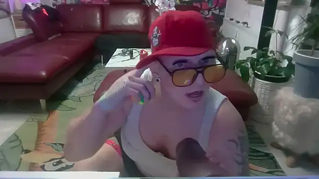 Snapshot of hellgirl1980 chatting on July 22, 2026, 10:07 am hellgirl1980 online show from July 22, 2026, 10:07 am
