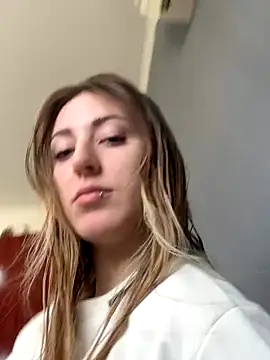 Sashailardi online show from October 12, 2025, 4:28 pm