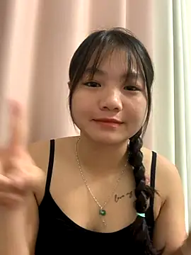 Snapshot of Emlyly-18 chatting on September 9, 2025, 2:11 am Emlyly-18 online show from September 9, 2025, 2:11 am