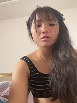 Snapshot of Emlyly-18 chatting on September 14, 2025, 2:54 am Emlyly-18 online show from September 14, 2025, 2:54 am