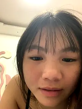 Snapshot of Emlyly-18 chatting on September 16, 2025, 2:56 am Emlyly-18 online show from September 16, 2025, 2:56 am