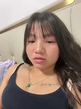 Snapshot of Emlyly-18 chatting on September 18, 2025, 11:01 am Emlyly-18 online show from September 18, 2025, 11:01 am