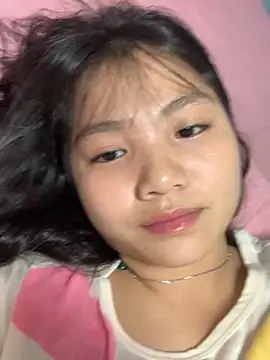 Snapshot of Emlyly-18 chatting on September 24, 2025, 11:13 am Emlyly-18 online show from September 24, 2025, 11:13 am