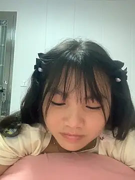 Snapshot of Emlyly-18 chatting on September 26, 2025, 2:10 pm Emlyly-18 online show from September 26, 2025, 2:10 pm