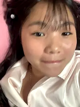 Snapshot of Emlyly-18 chatting on September 30, 2025, 5:29 pm Emlyly-18 online show from September 30, 2025, 5:29 pm