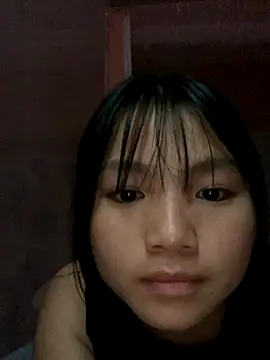 Snapshot of Emlyly-18 chatting on October 6, 2025, 10:51 pm Emlyly-18 online show from October 6, 2025, 10:51 pm