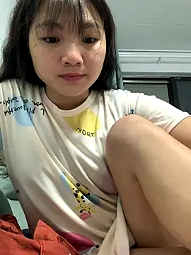 Snapshot of Emlyly-18 chatting on October 11, 2025, 3:10 pm Emlyly-18 online show from October 11, 2025, 3:10 pm