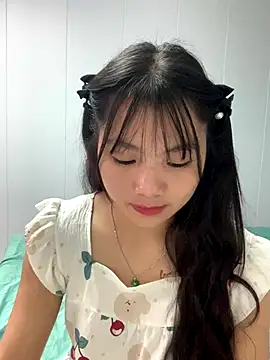 Snapshot of Emlyly-18 chatting on October 12, 2025, 3:16 am Emlyly-18 online show from October 12, 2025, 3:16 am