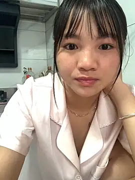 Snapshot of Emlyly-18 chatting on October 15, 2025, 1:06 am Emlyly-18 online show from October 15, 2025, 1:06 am