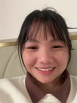 Snapshot of Emlyly-18 chatting on October 20, 2025, 7:20 am Emlyly-18 online show from October 20, 2025, 7:20 am