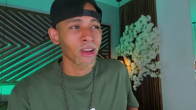 Snapshot of B_Wild chatting on September 20, 2025, 4:02 am B Wild online show from September 20, 2025, 4:02 am