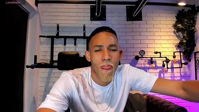 Snapshot of B_Wild chatting on September 24, 2025, 3:43 am B Wild online show from September 24, 2025, 3:43 am