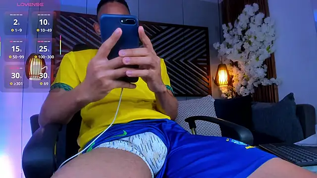 Snapshot of B_Wild chatting on October 14, 2025, 3:51 am B Wild online show from October 14, 2025, 3:51 am