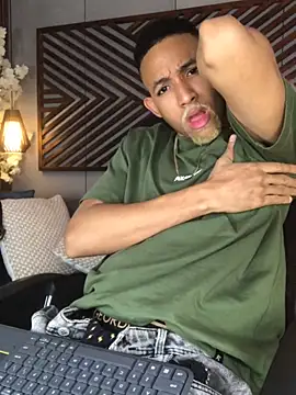 Snapshot of B_Wild chatting on October 16, 2025, 4:13 am B Wild online show from October 16, 2025, 4:13 am