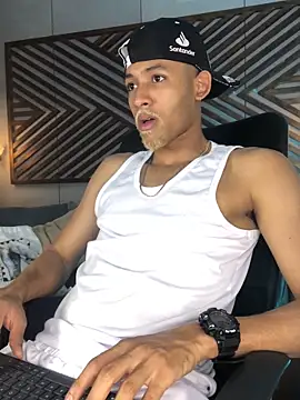 Snapshot of B_Wild chatting on October 21, 2025, 4:13 am B Wild online show from October 21, 2025, 4:13 am