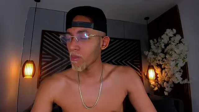 Snapshot of B_Wild chatting on October 22, 2025, 3:51 am B Wild online show from October 22, 2025, 3:51 am